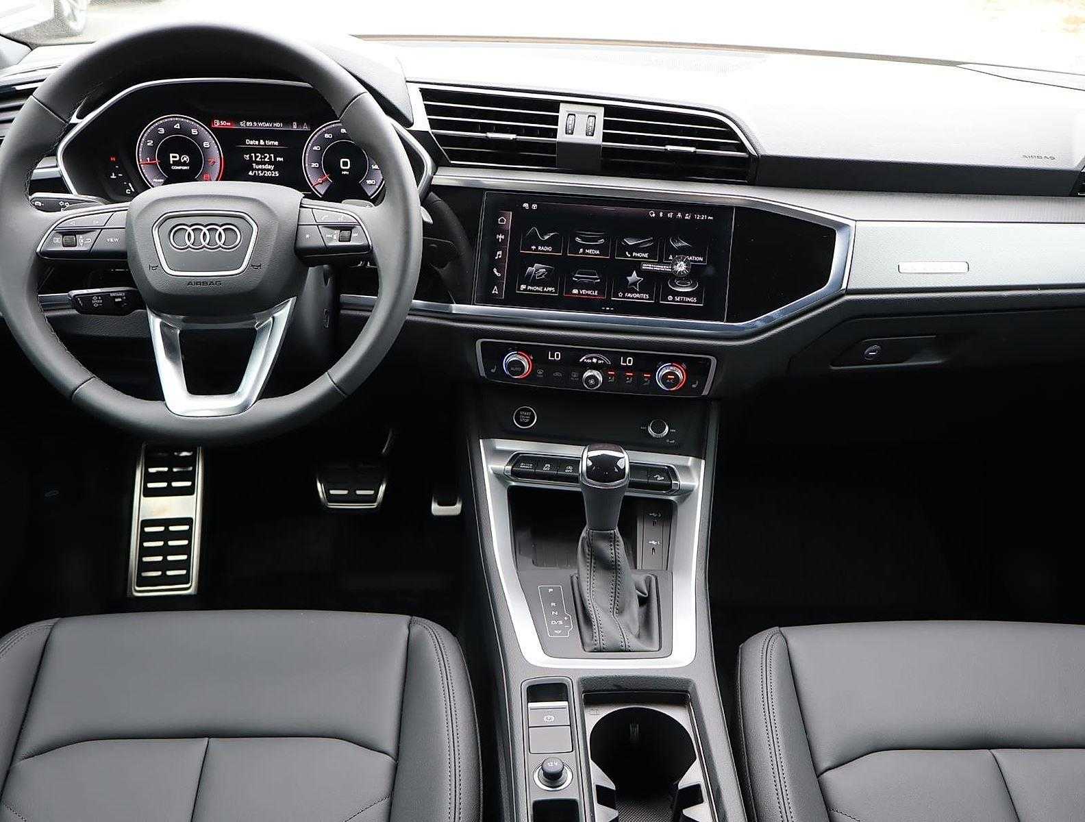 Vehicle image 11 of 24