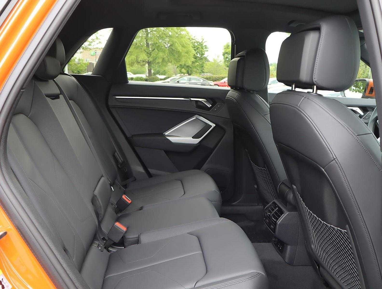 Vehicle image 21 of 24