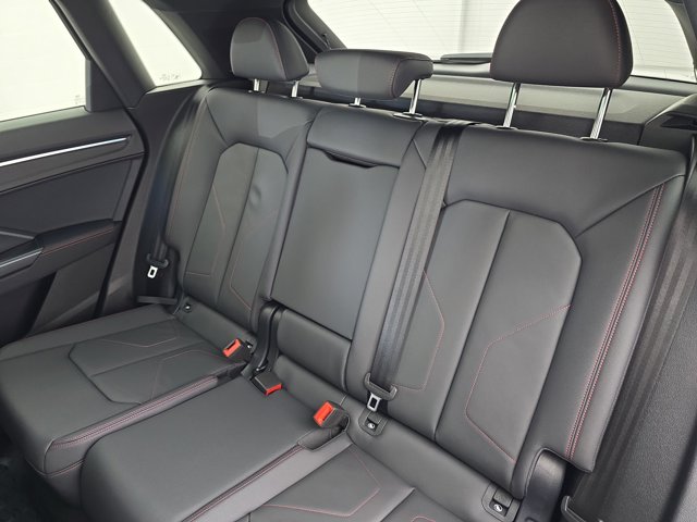 Vehicle image 14 of 34