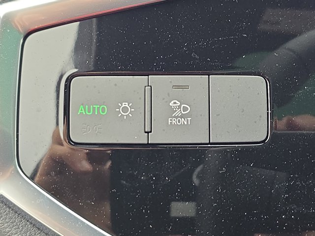 Vehicle image 25 of 34