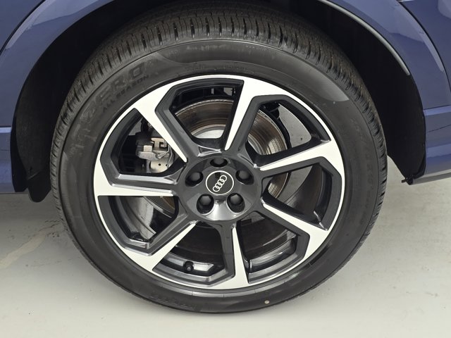 Vehicle image 10 of 34