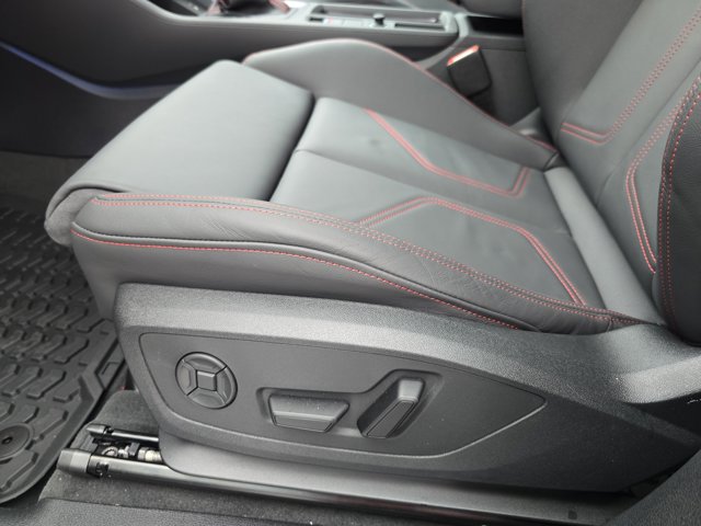 Vehicle image 31 of 34