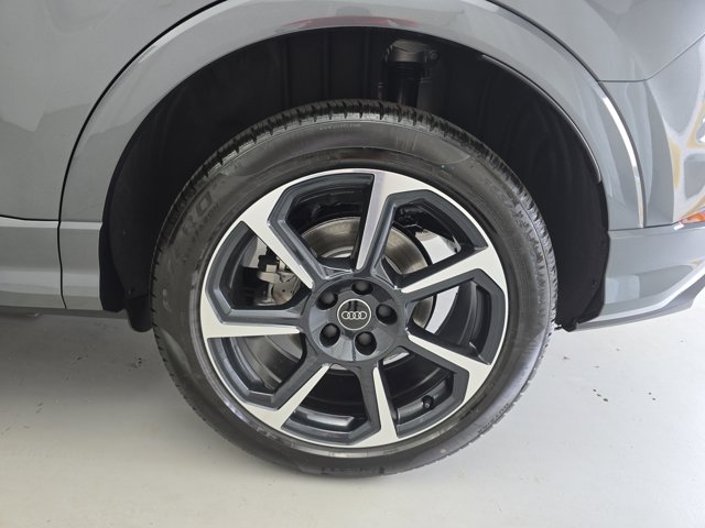 Vehicle image 10 of 35