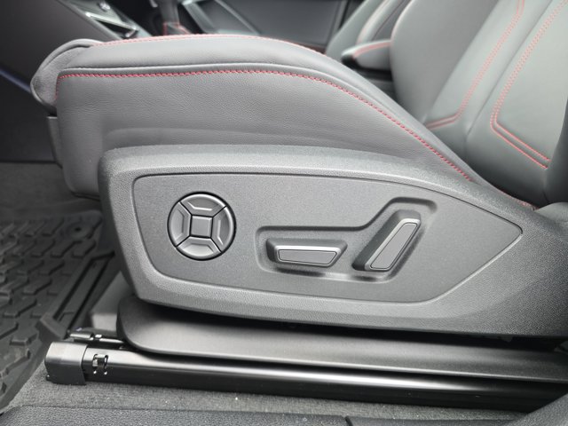Vehicle image 33 of 35