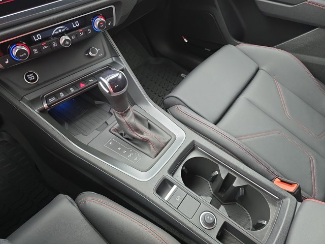 Vehicle image 21 of 35