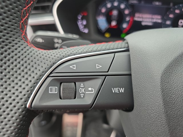 Vehicle image 25 of 35