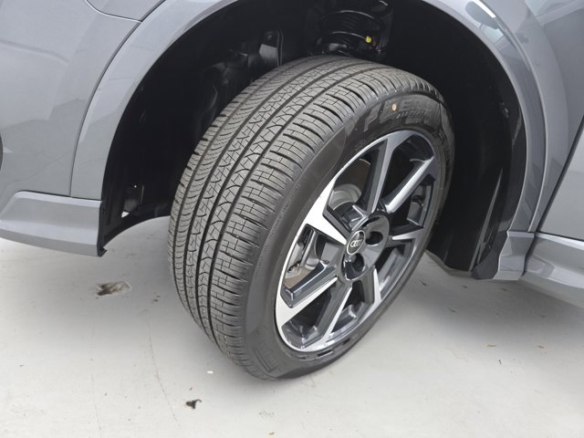 Vehicle image 11 of 35