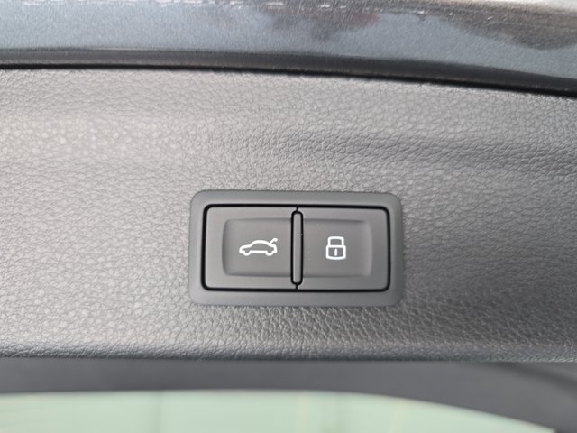 Vehicle image 31 of 35