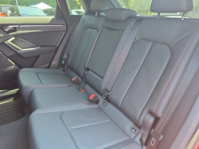 Vehicle image 14 of 35