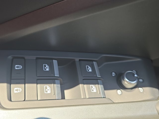 Vehicle image 25 of 35
