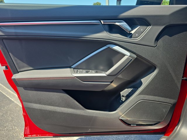 Vehicle image 23 of 35