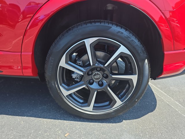 Vehicle image 10 of 35