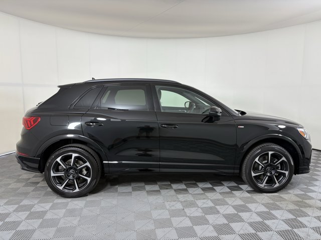 Vehicle image 4 of 27