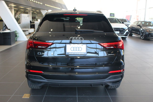 Vehicle image 8 of 28