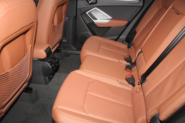 Vehicle image 22 of 28