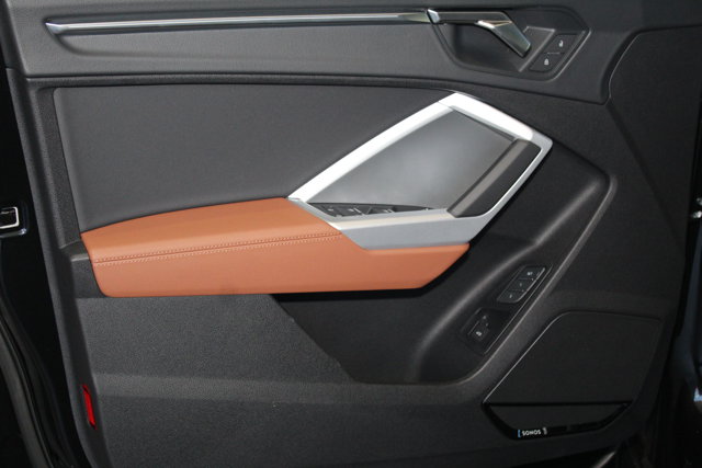 Vehicle image 19 of 28
