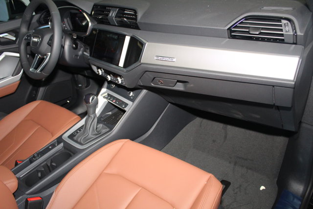 Vehicle image 24 of 28