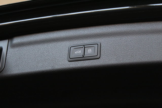 Vehicle image 10 of 28