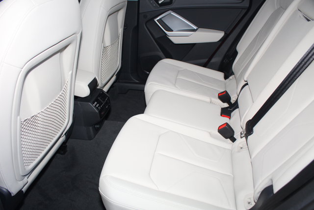 Vehicle image 21 of 27