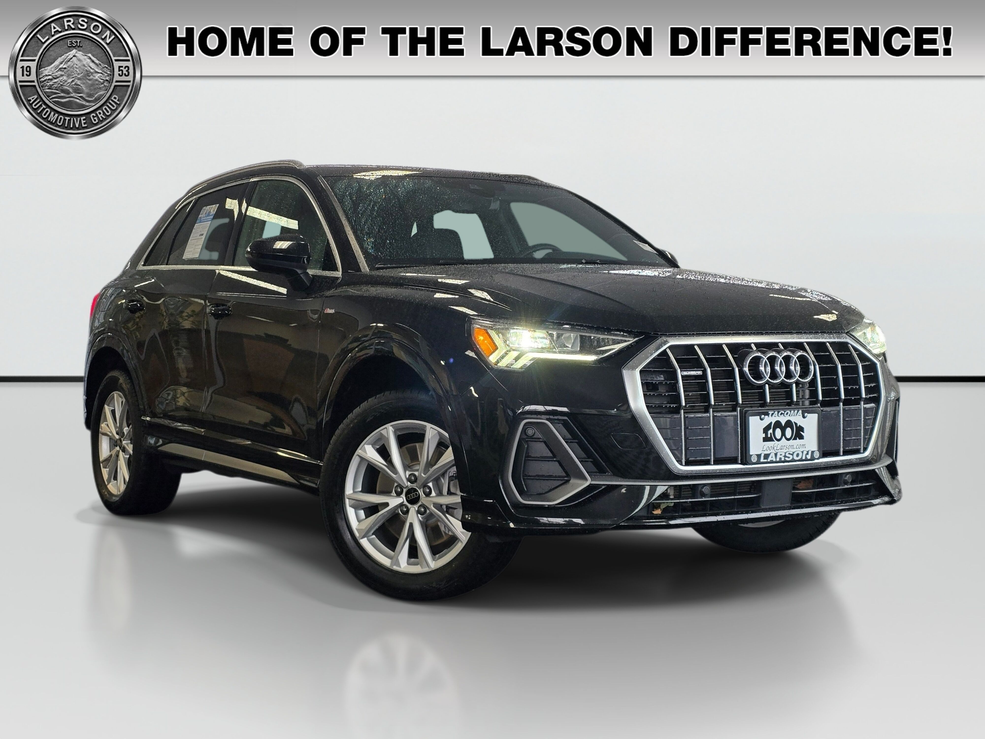 2025 Audi Q3 S Line Premium Image 2 of 44