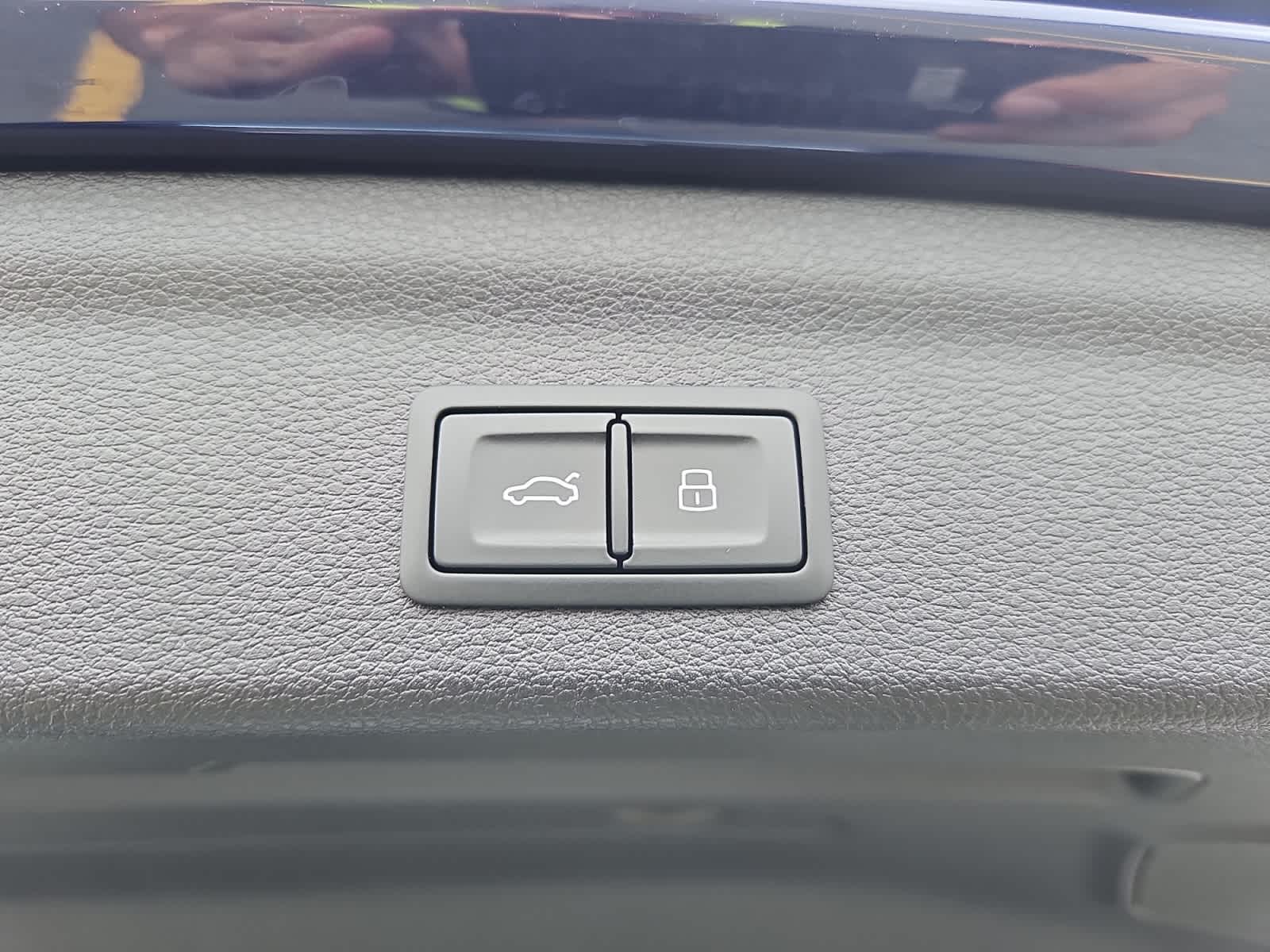 Vehicle image 18 of 20