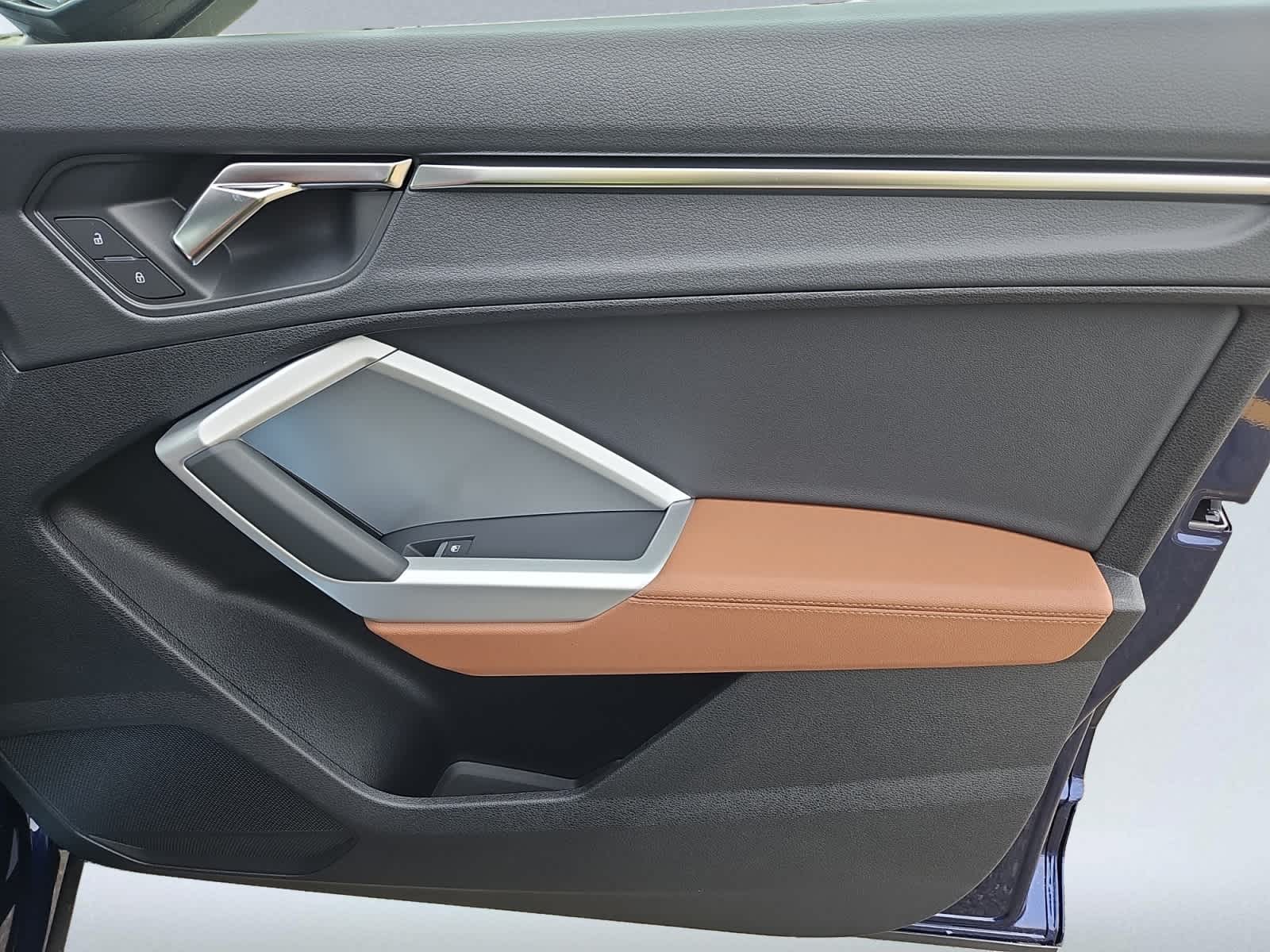 Vehicle image 14 of 20