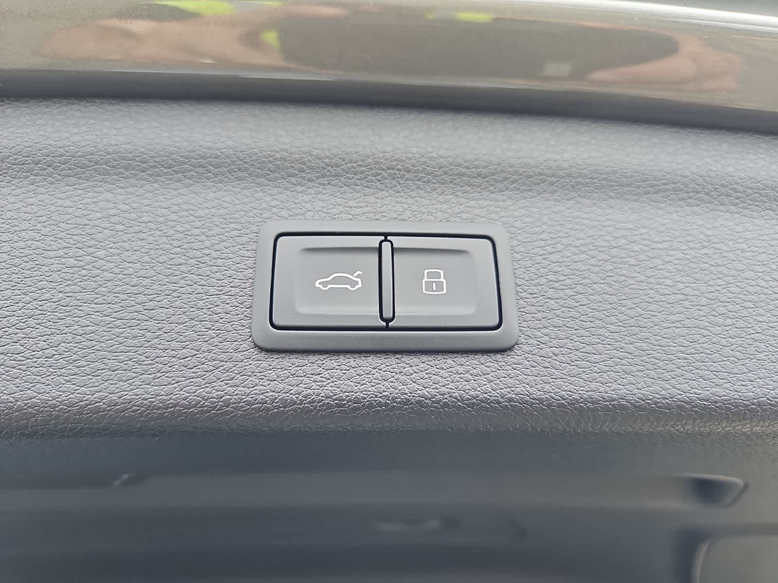 Vehicle image 16 of 20