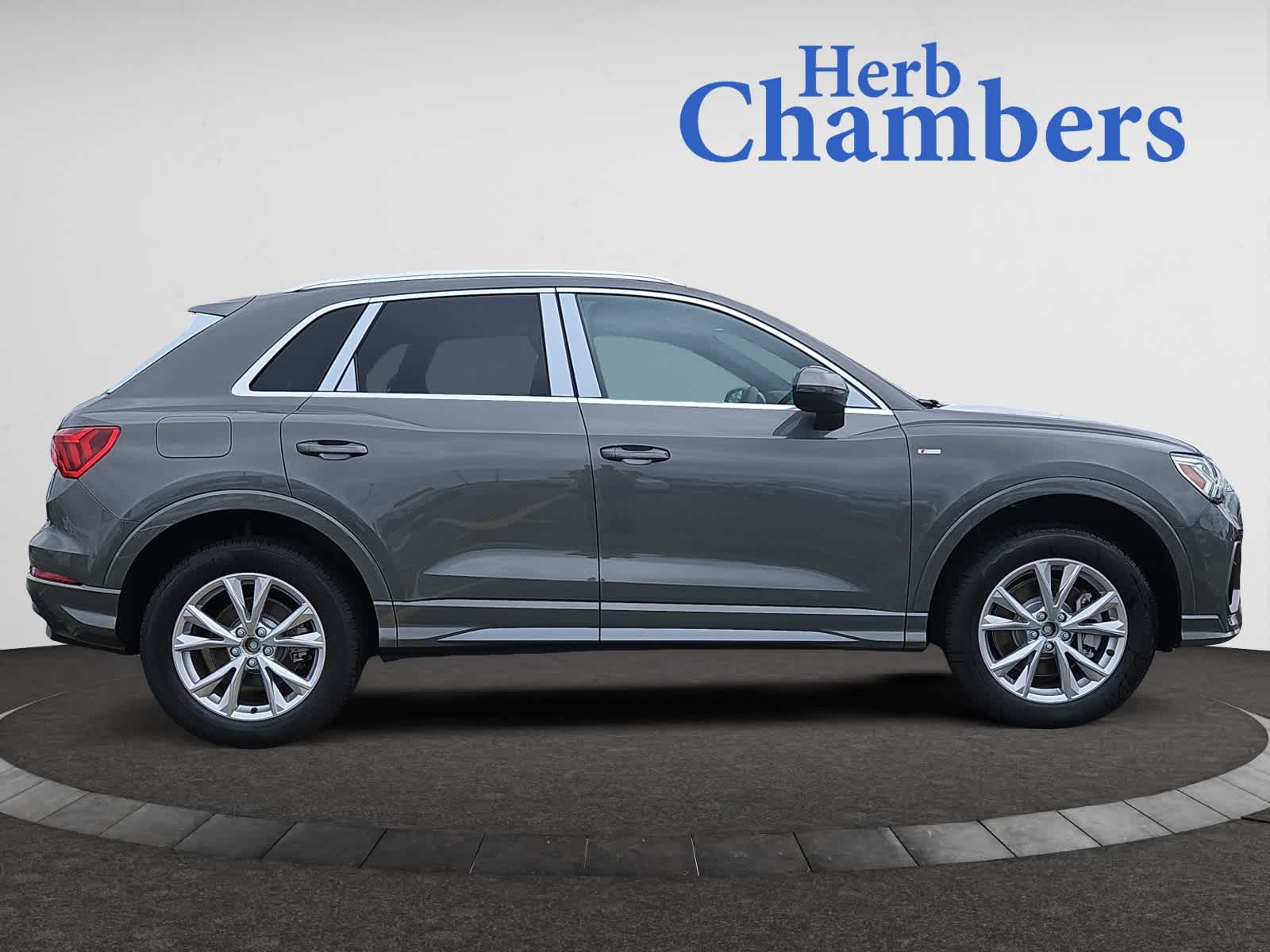 Vehicle image 4 of 20