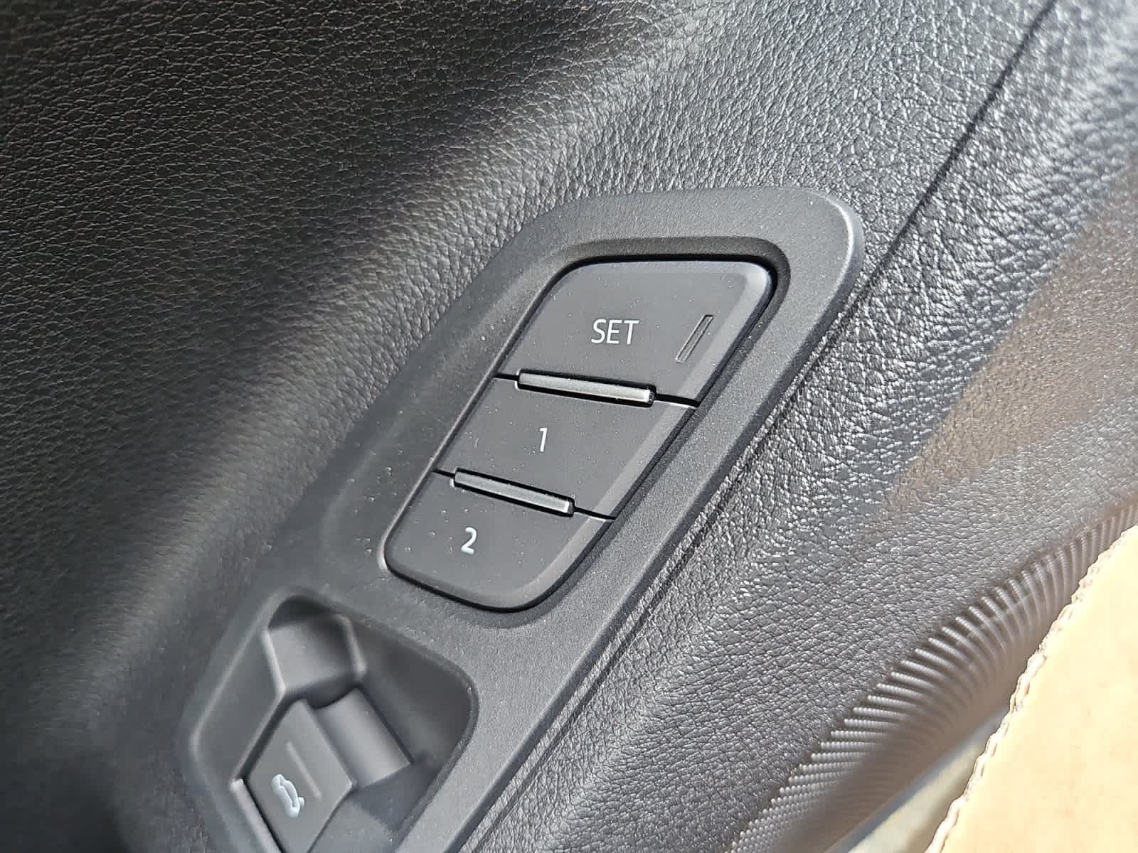 Vehicle image 17 of 20