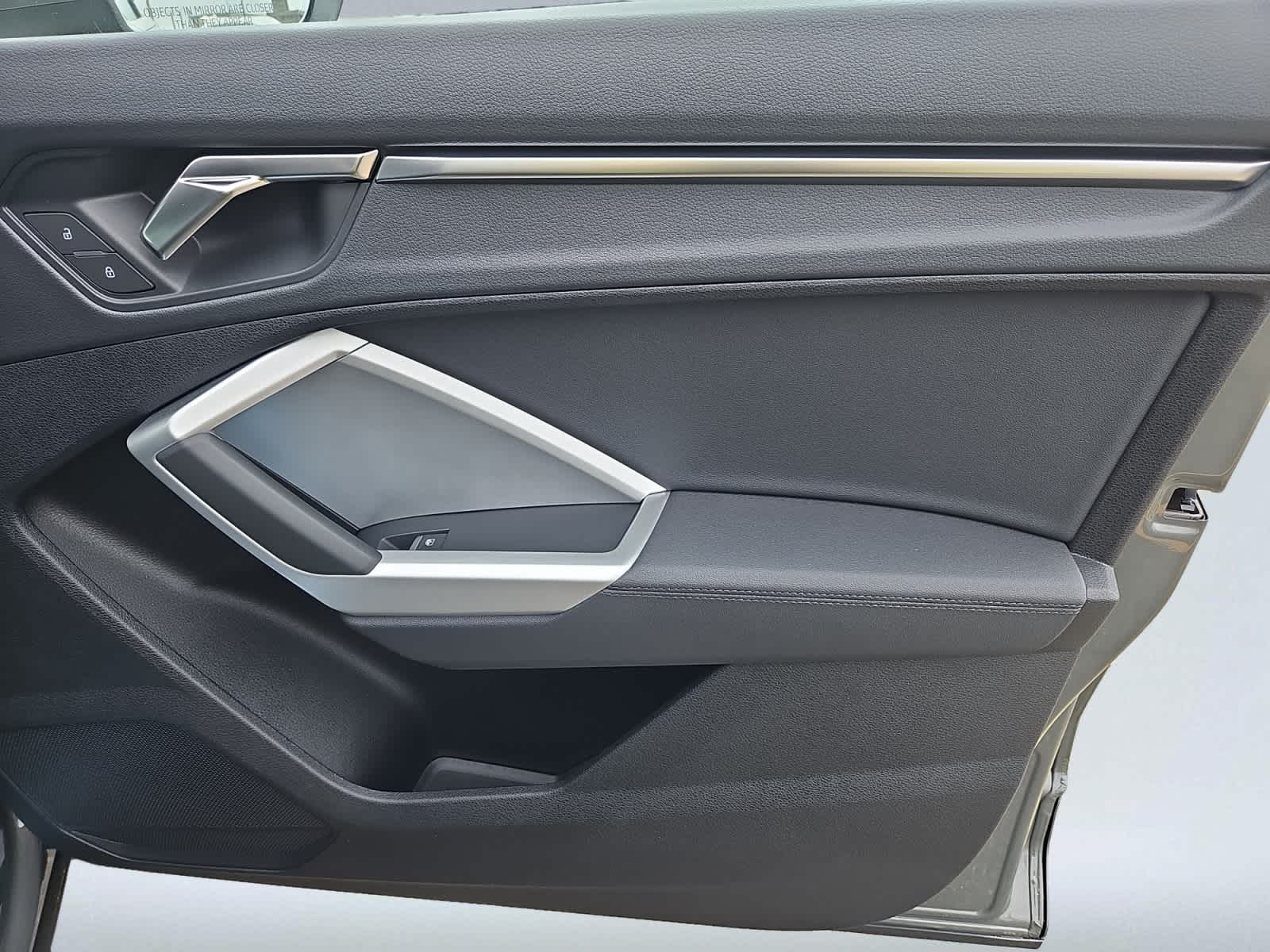 Vehicle image 15 of 20