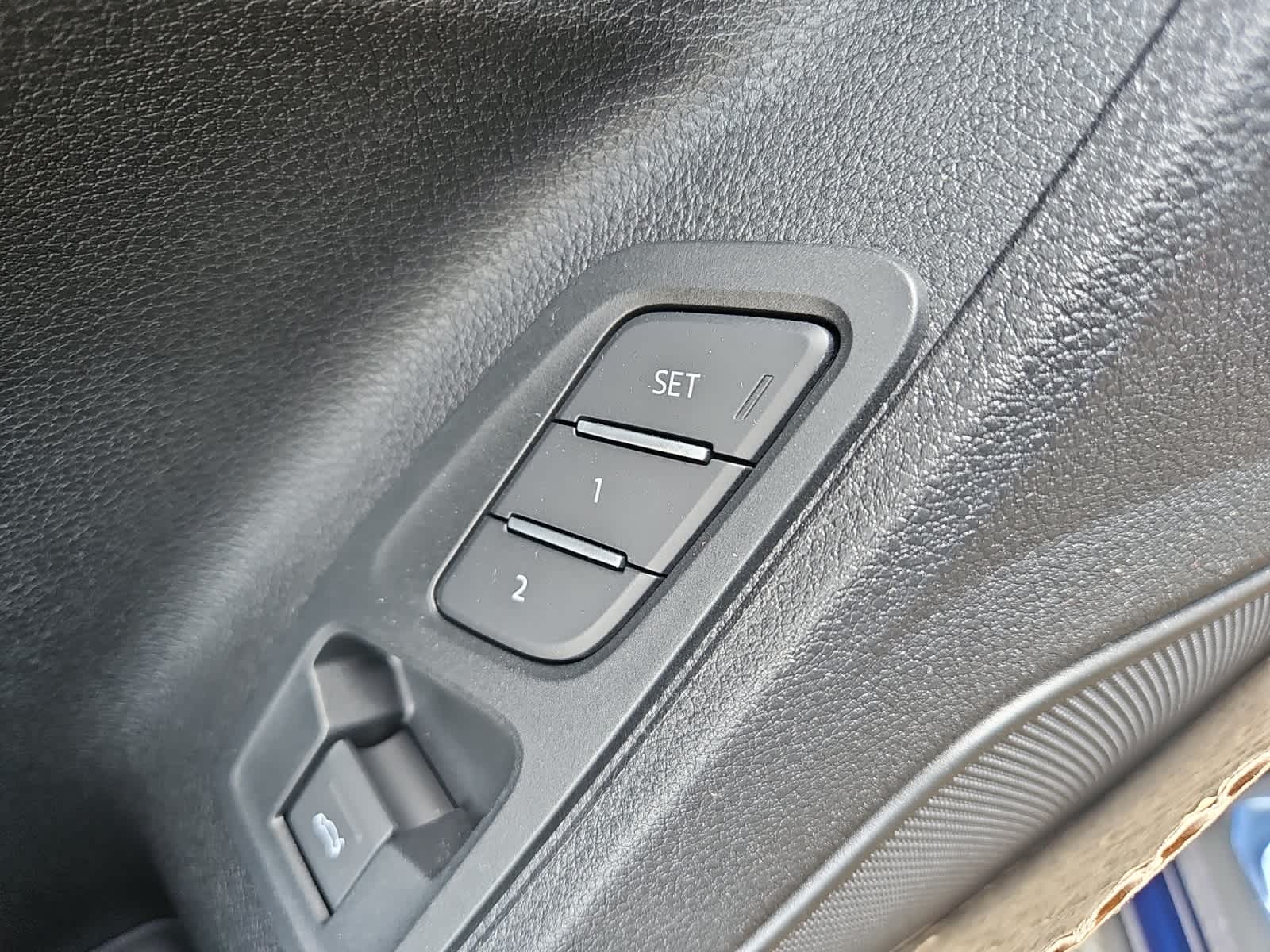 Vehicle image 14 of 20