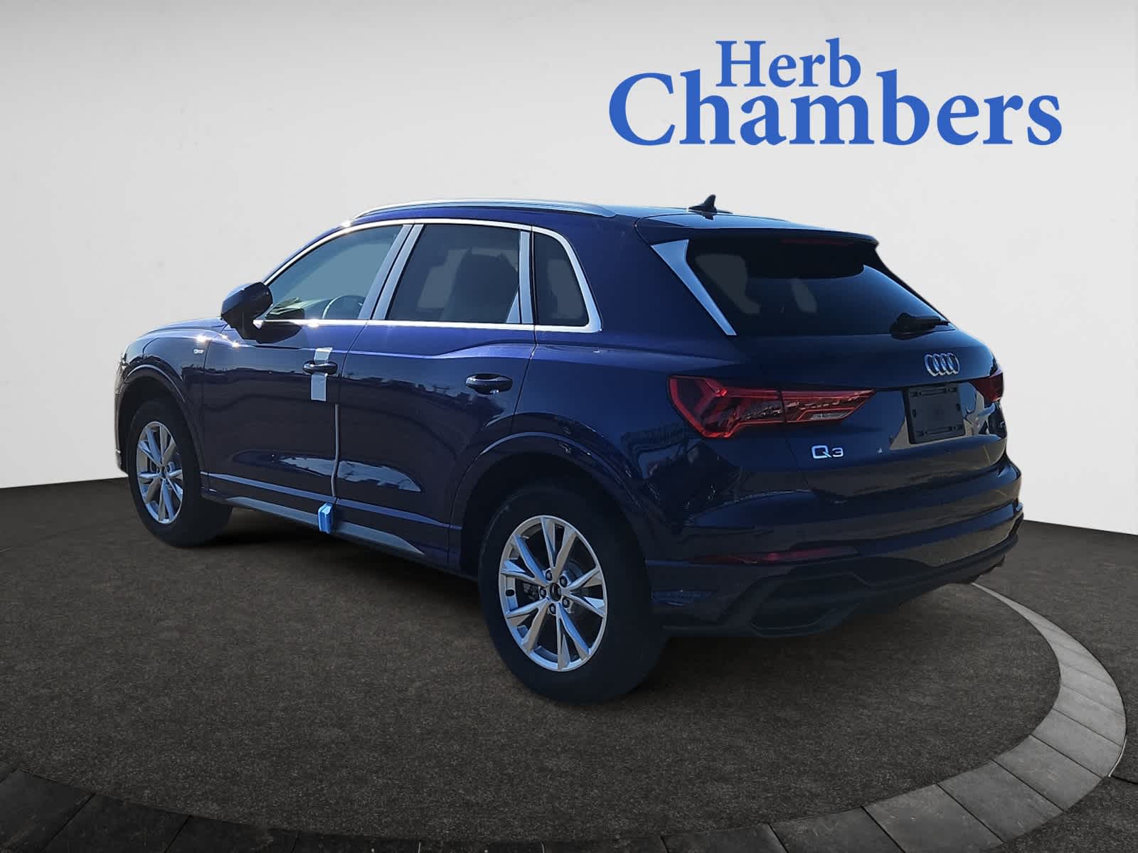 Vehicle image 5 of 20