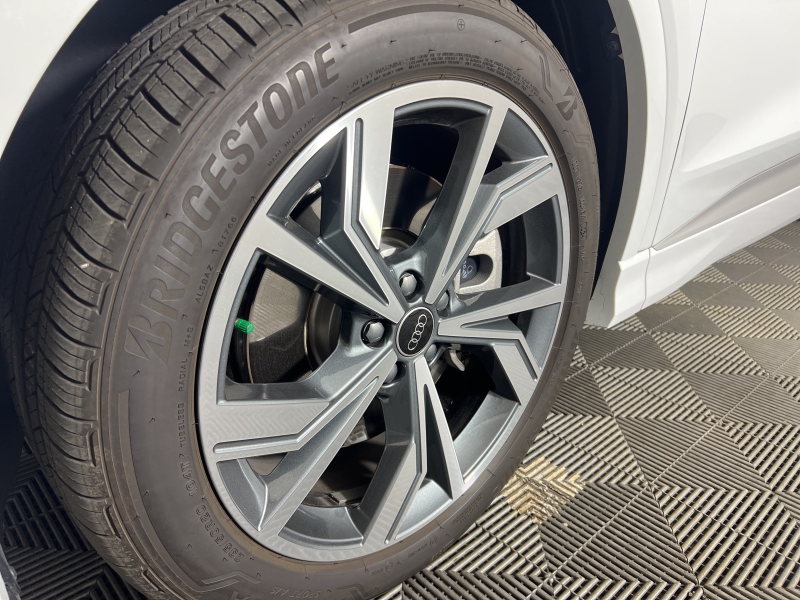 Vehicle image 9 of 20