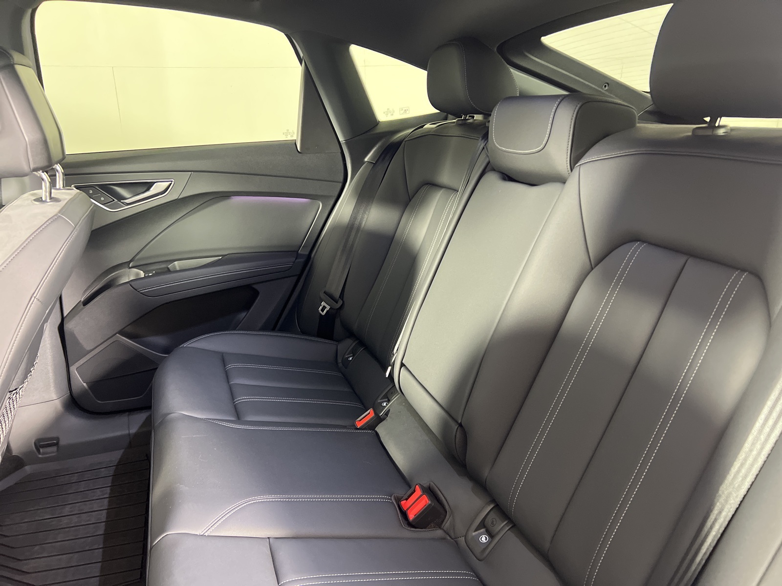 Vehicle image 11 of 20