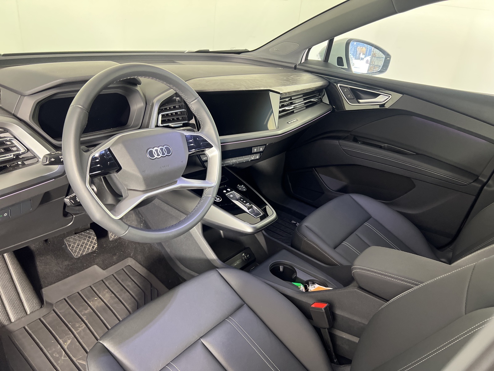 Vehicle image 13 of 20