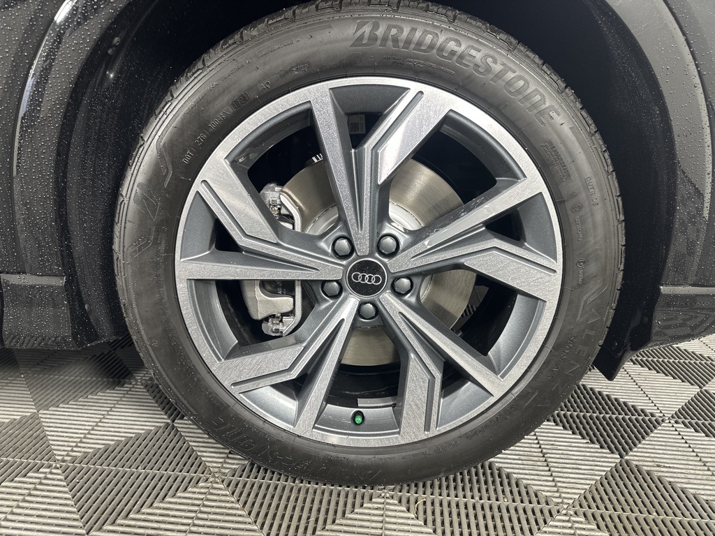 Vehicle image 9 of 20