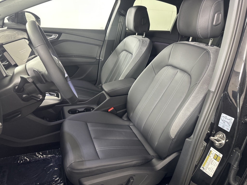 Vehicle image 10 of 20