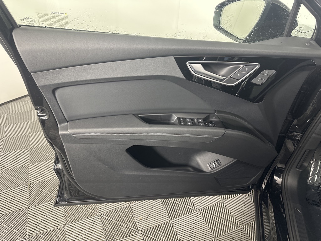 Vehicle image 13 of 20