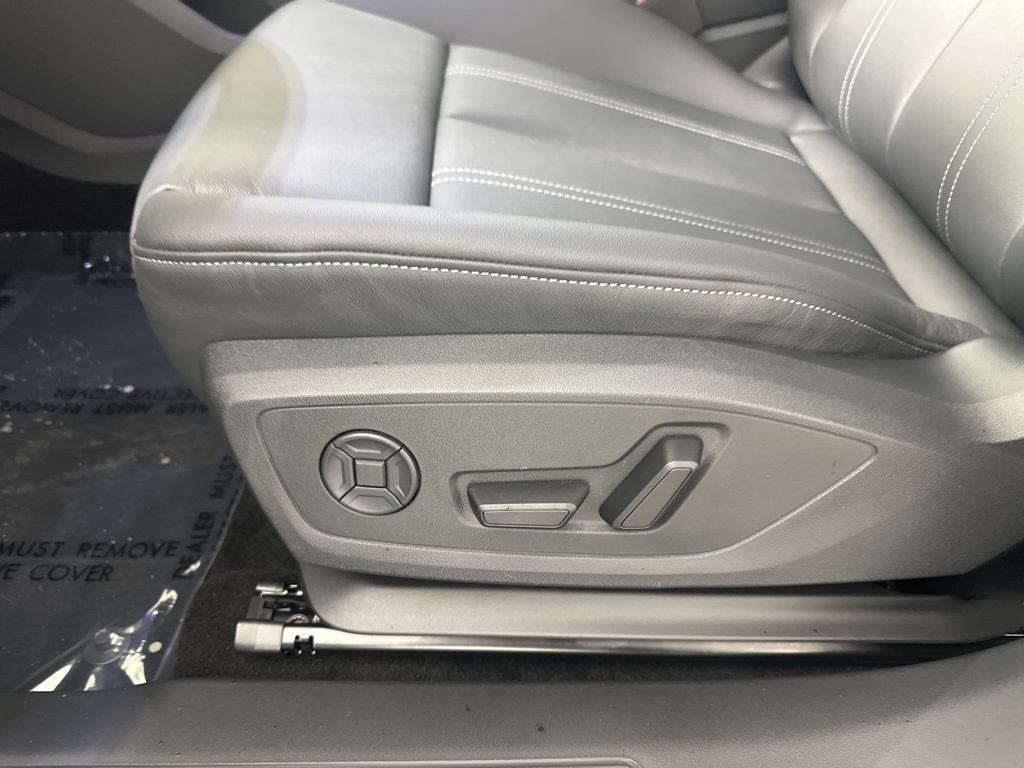 Vehicle image 11 of 20