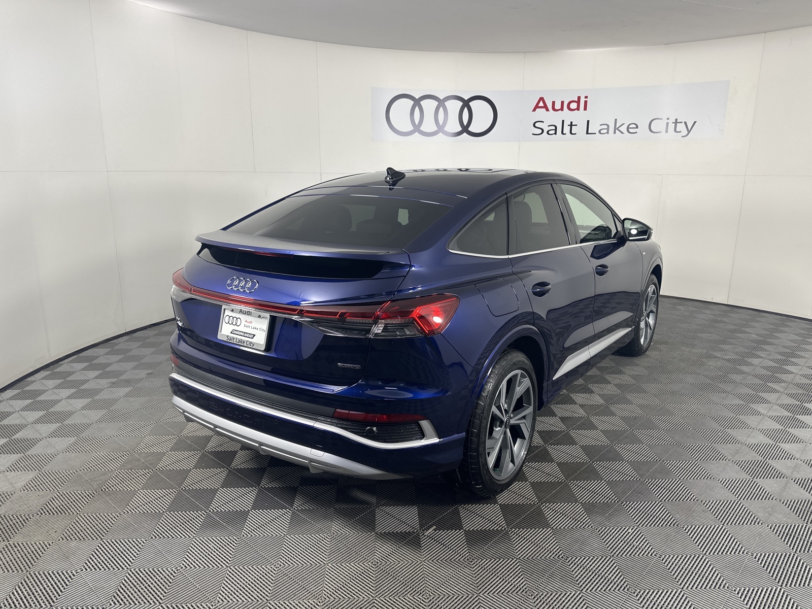 Vehicle image 5 of 19