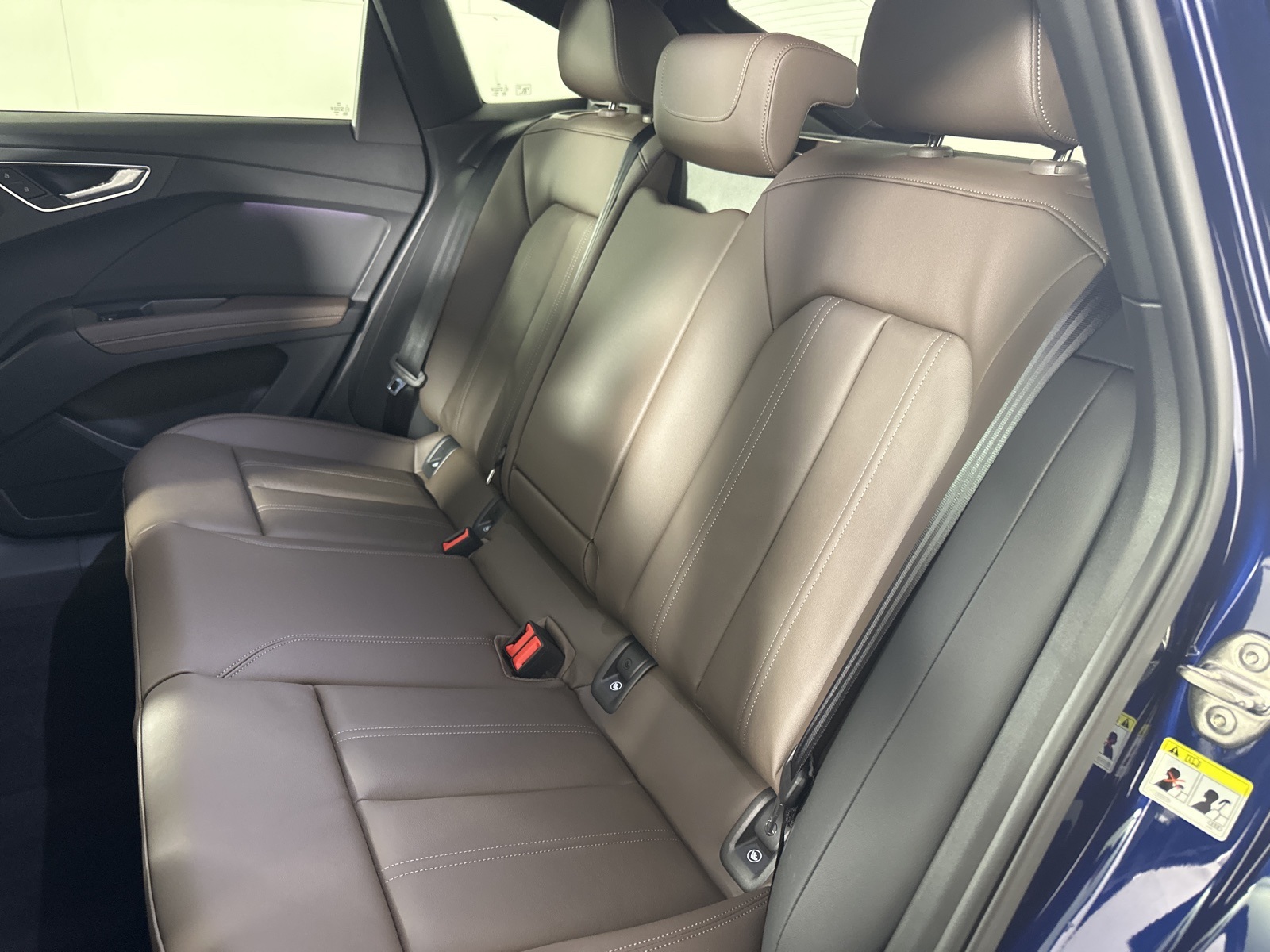 Vehicle image 11 of 19