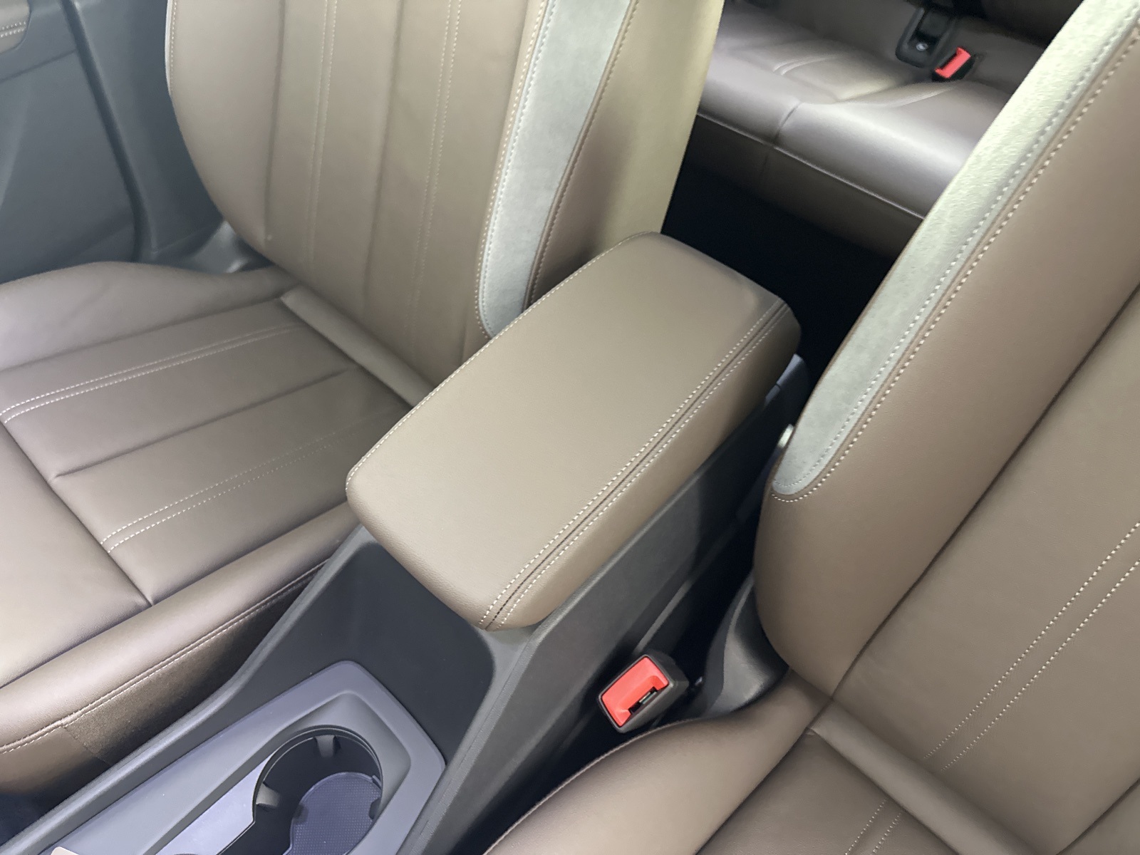Vehicle image 17 of 19
