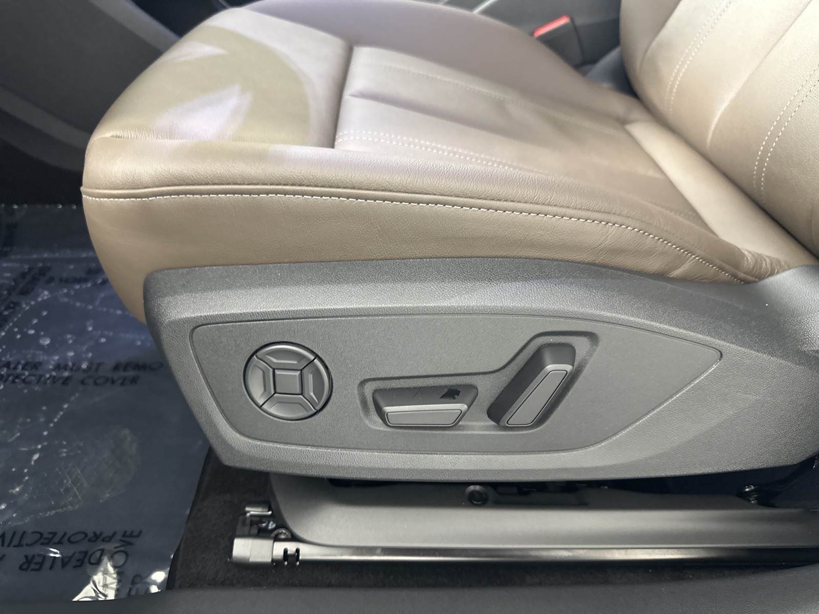 Vehicle image 10 of 19