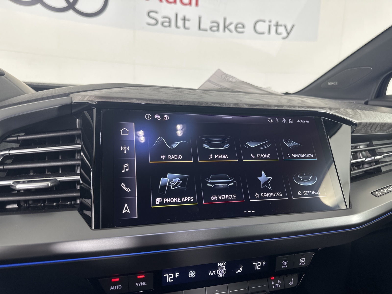 Vehicle image 15 of 19
