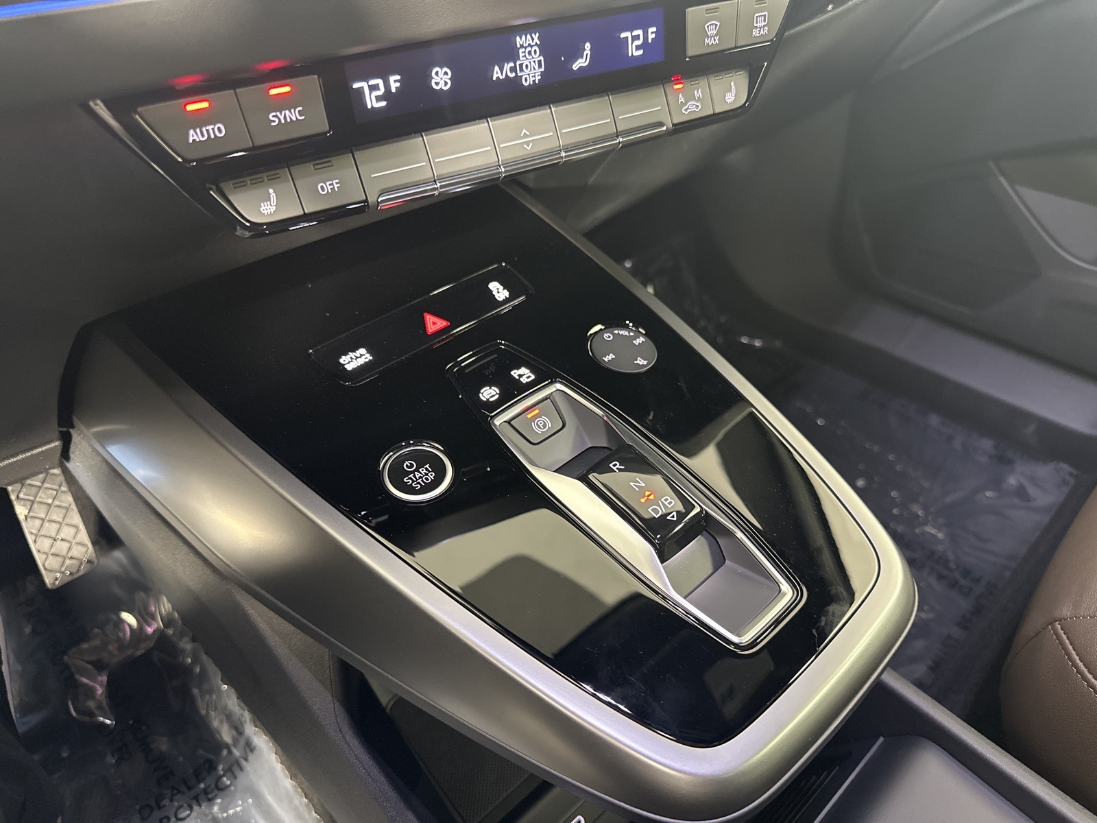 Vehicle image 16 of 19