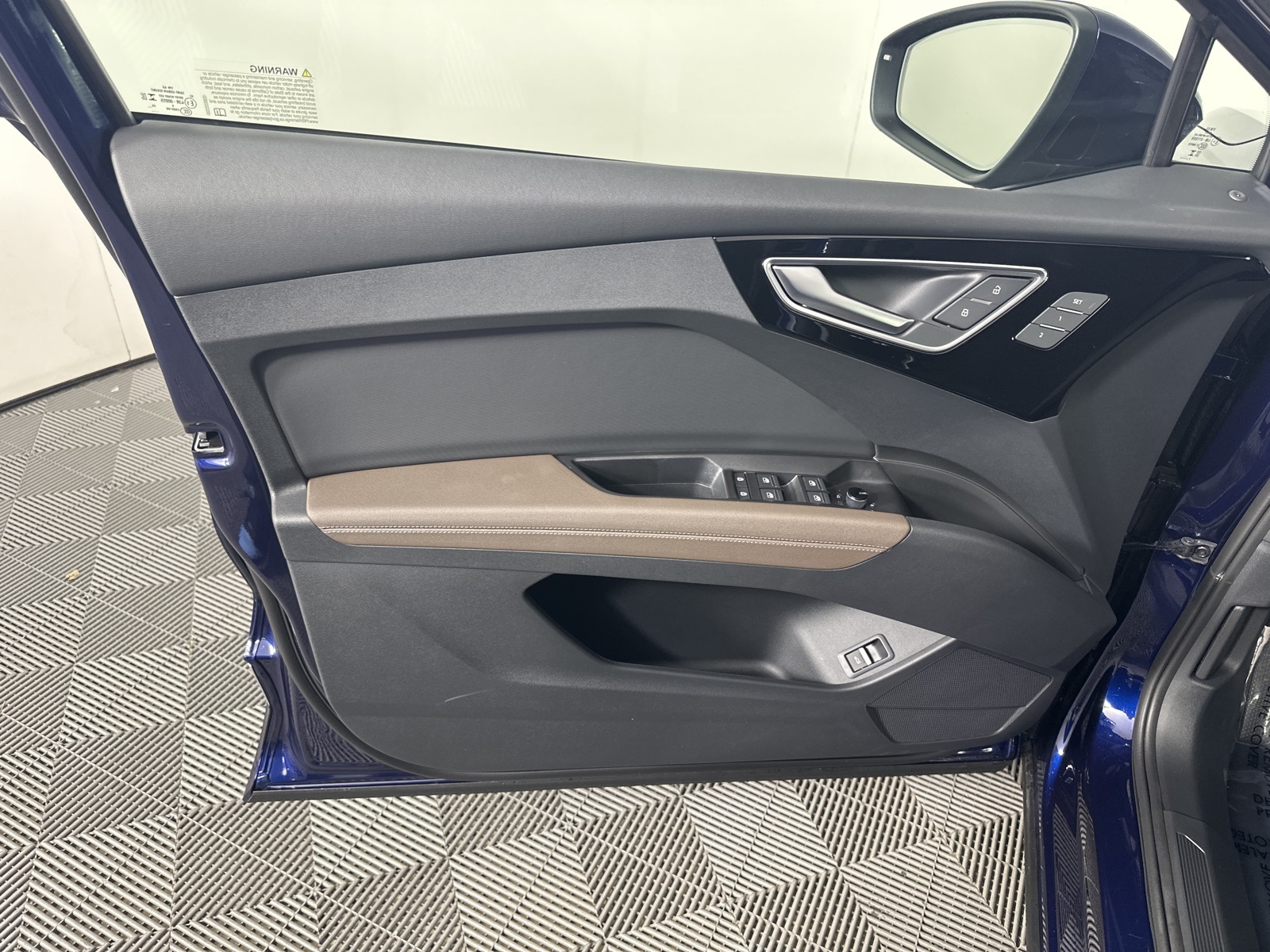 Vehicle image 12 of 19