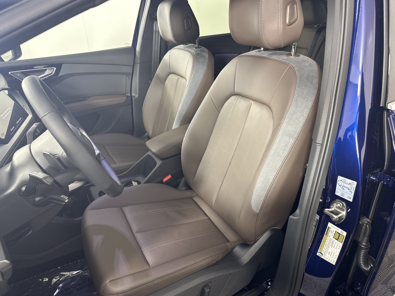 Vehicle image 9 of 19