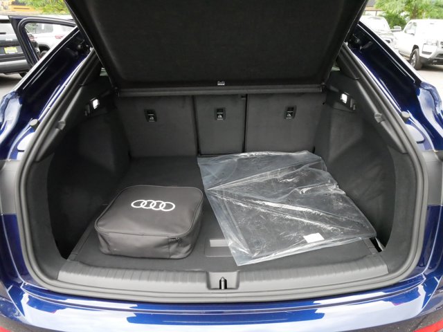 Vehicle image 21 of 35