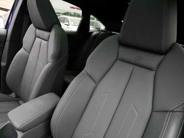 Vehicle image 33 of 35