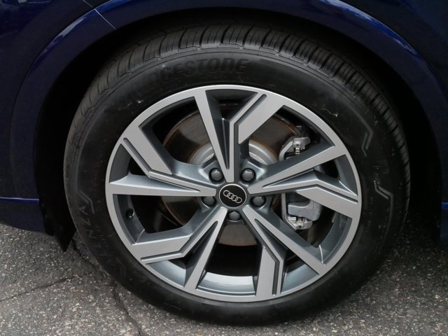 Vehicle image 18 of 35